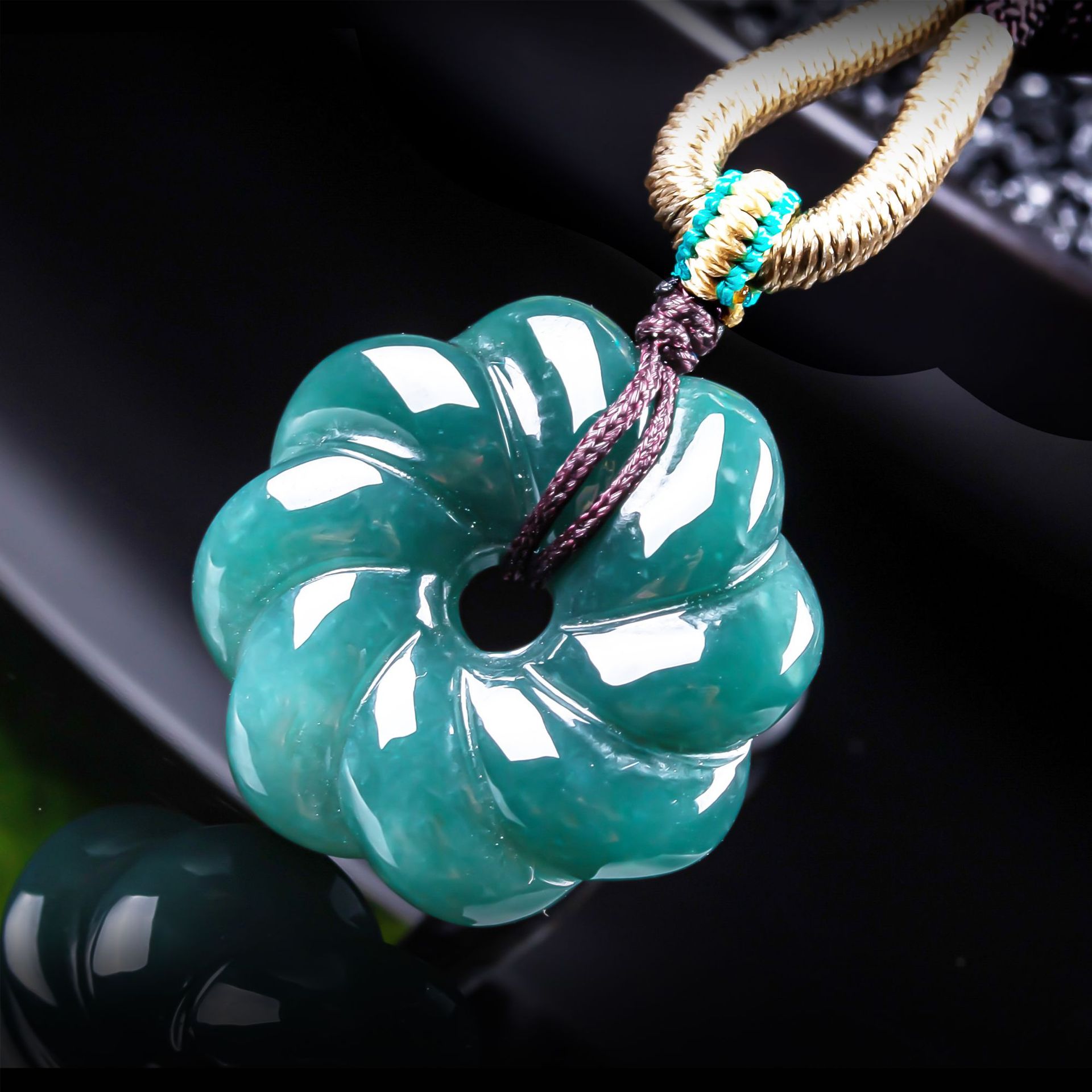 Woman Accessory - Collier avec pendentif en jade birman