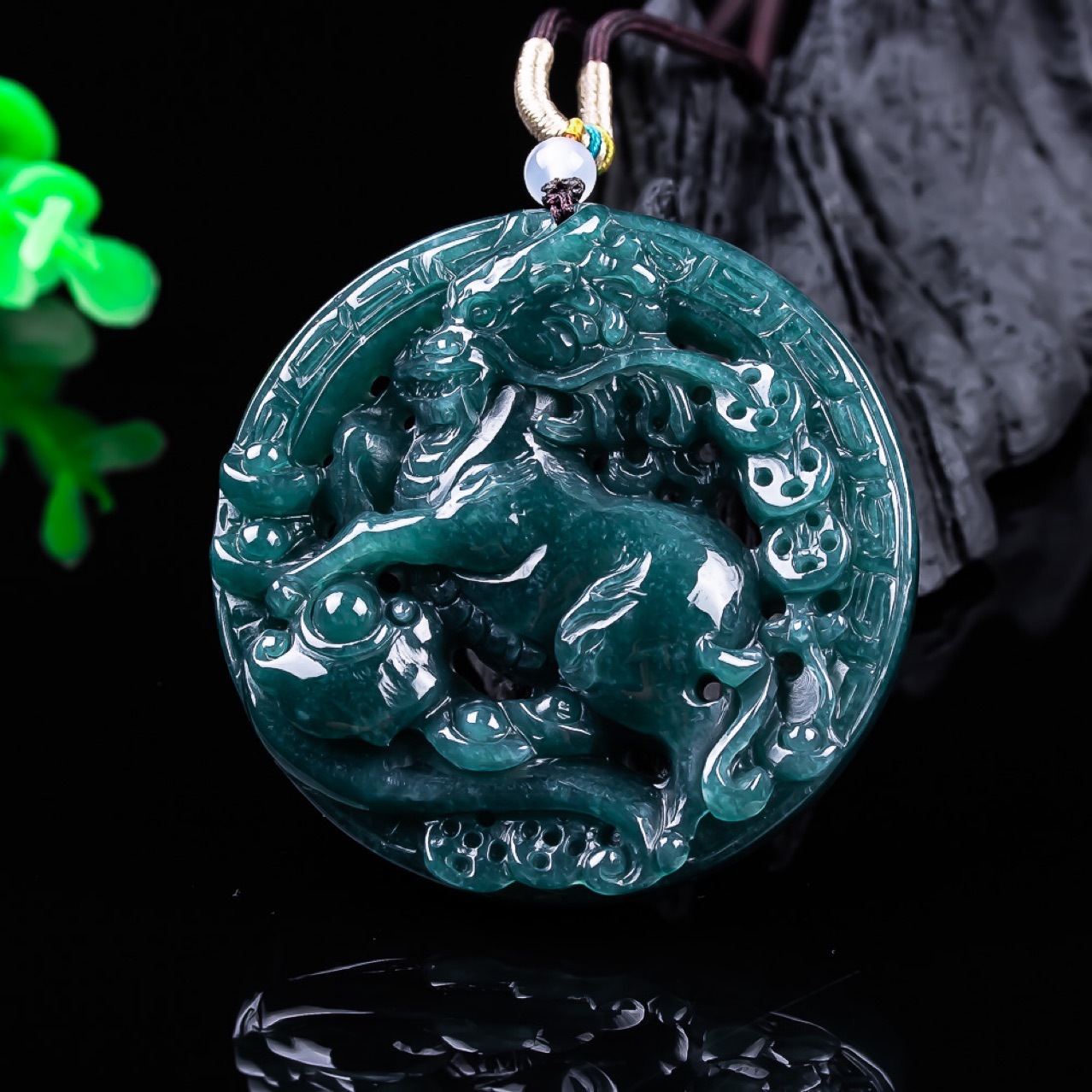 Woman Accessory - Pendentif Dragon en Jadeite Birmane, Pierre
