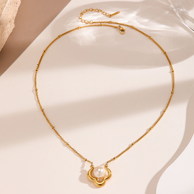 Collier pendentif en perles nu - Charm Necklace Dainty avis et prix