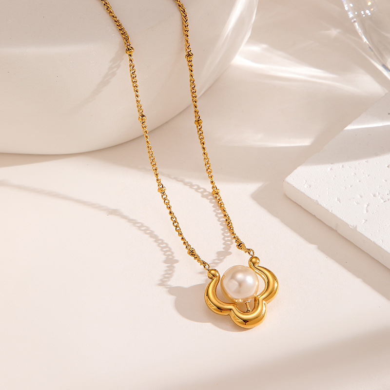 Collier pendentif en perles nu - Charm Necklace Dainty avis et prix